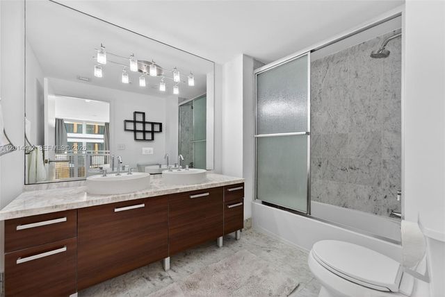 253 NE 2nd St 424, Miami, FL 33132