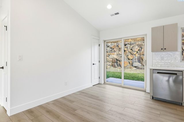 6484 W 29th Ct, Kennewick, WA 99338