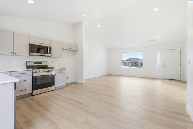 6484 W 29th Ct, Kennewick, WA 99338