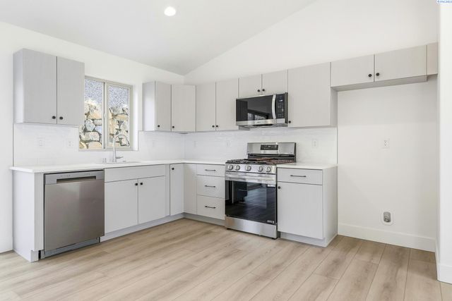 6484 W 29th Ct, Kennewick, WA 99338