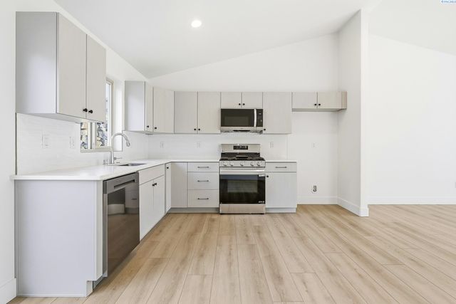 6484 W 29th Ct, Kennewick, WA 99338