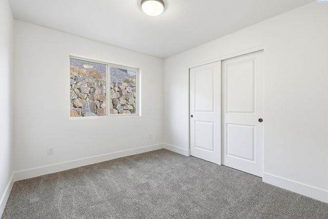 6484 W 29th Ct, Kennewick, WA 99338