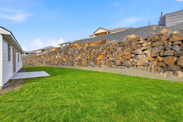 6484 W 29th Ct, Kennewick, WA 99338