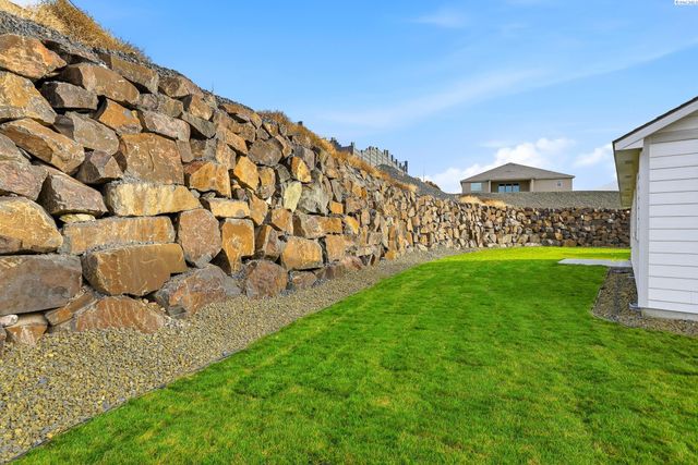 6484 W 29th Ct, Kennewick, WA 99338