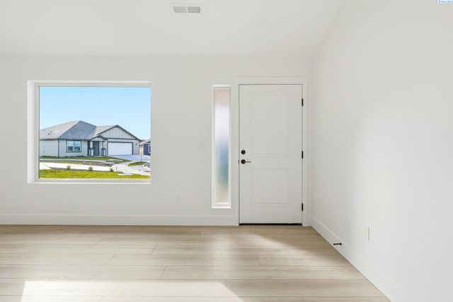 6484 W 29th Ct, Kennewick, WA 99338