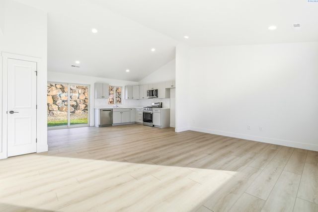 6484 W 29th Ct, Kennewick, WA 99338