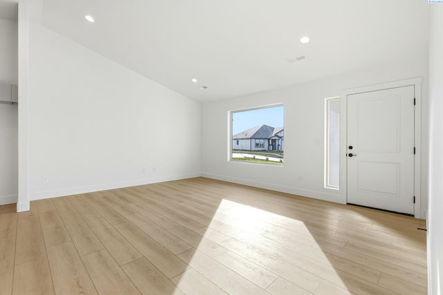 6484 W 29th Ct, Kennewick, WA 99338