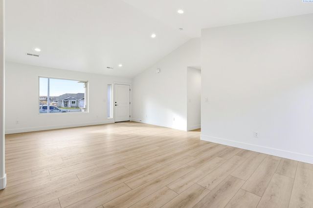 6484 W 29th Ct, Kennewick, WA 99338