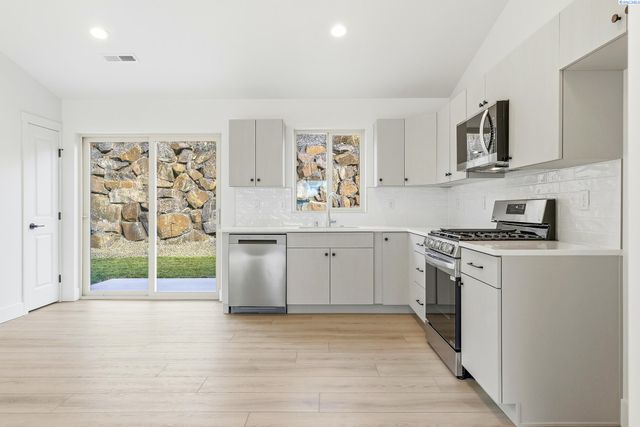 6484 W 29th Ct, Kennewick, WA 99338