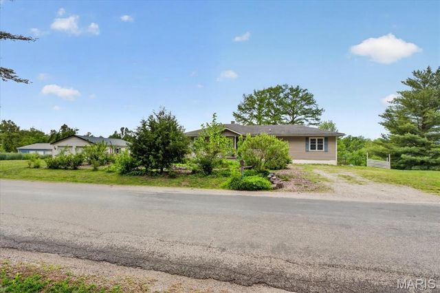 5505 Saxtown Road, Millstadt, IL 62260