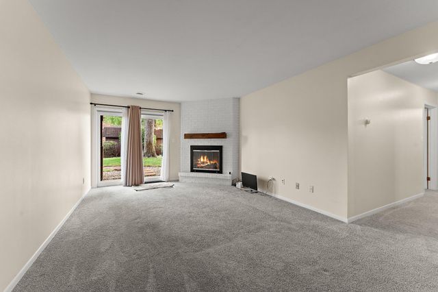 935 W Glen Park Avenue 105, Griffith, IN 46319