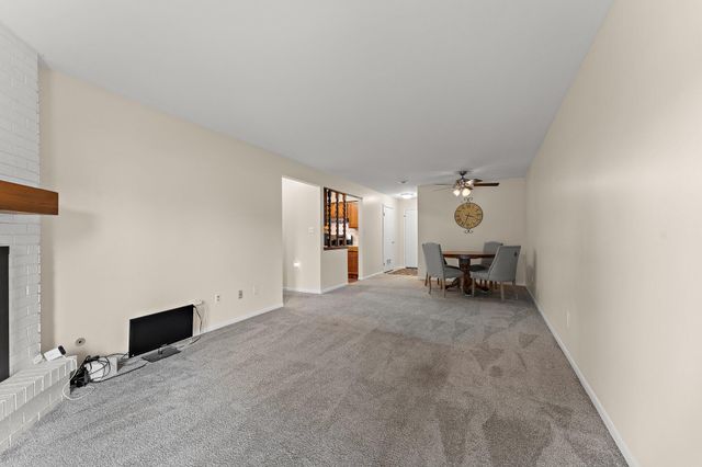 935 W Glen Park Avenue 105, Griffith, IN 46319