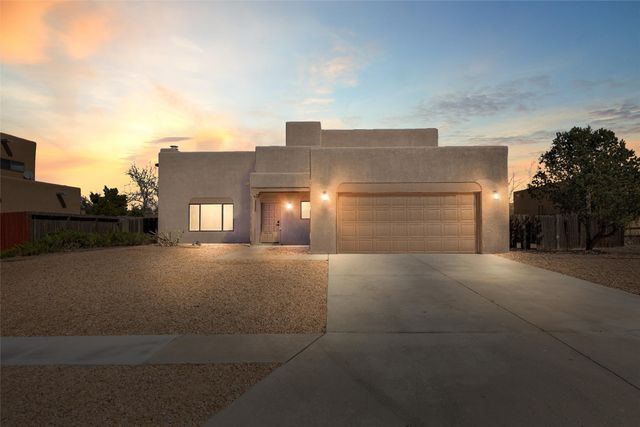 7485 Saratoga Lane, Santa Fe, NM 87507