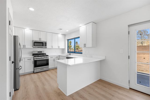 7485 Saratoga Lane, Santa Fe, NM 87507