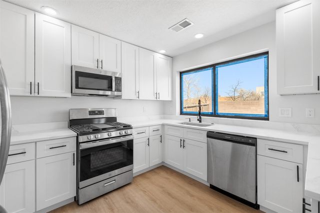 7485 Saratoga Lane, Santa Fe, NM 87507