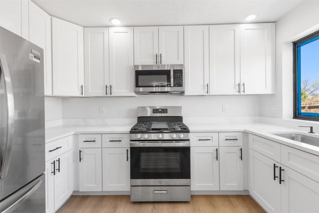 7485 Saratoga Lane, Santa Fe, NM 87507