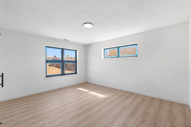 7485 Saratoga Lane, Santa Fe, NM 87507