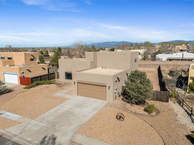 7485 Saratoga Lane, Santa Fe, NM 87507