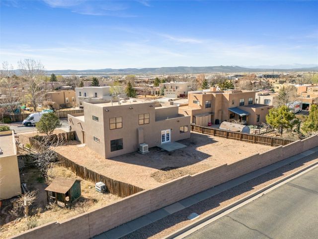 7485 Saratoga Lane, Santa Fe, NM 87507