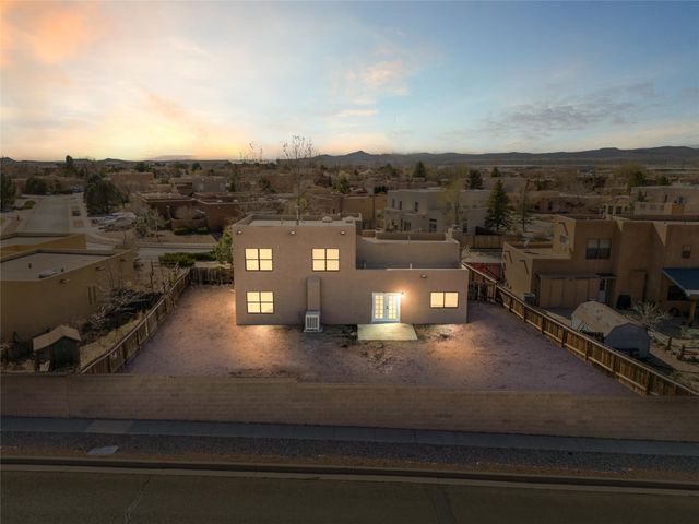 7485 Saratoga Lane, Santa Fe, NM 87507