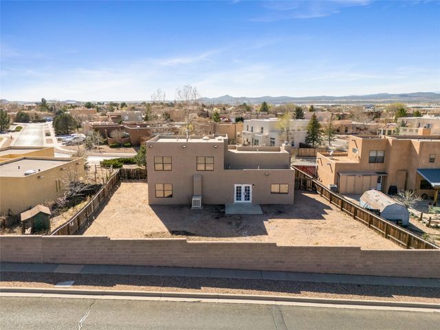 7485 Saratoga Lane, Santa Fe, NM 87507