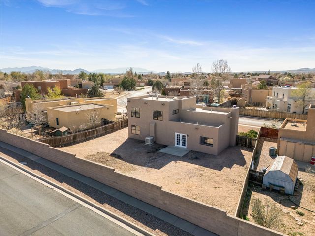 7485 Saratoga Lane, Santa Fe, NM 87507