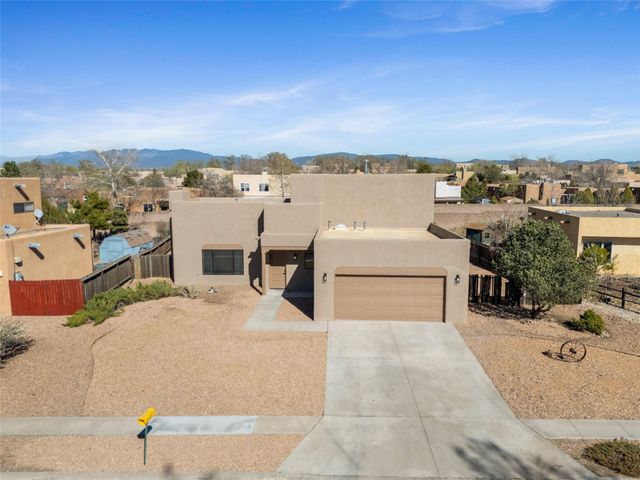 7485 Saratoga Lane, Santa Fe, NM 87507