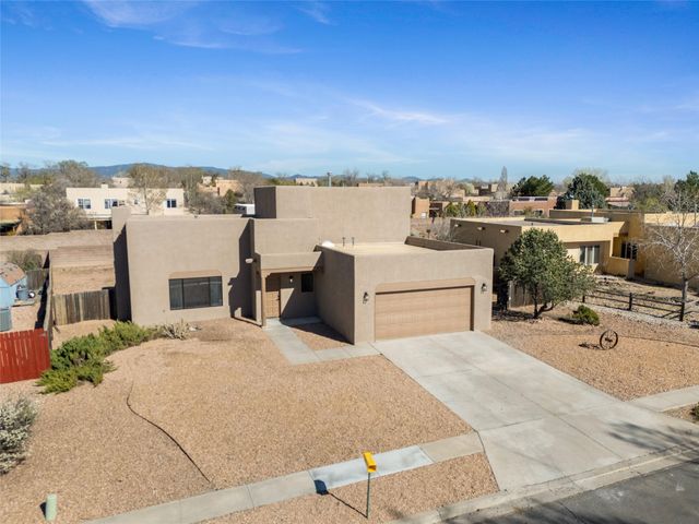 7485 Saratoga Lane, Santa Fe, NM 87507