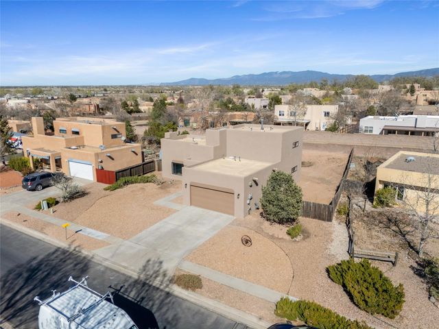 7485 Saratoga Lane, Santa Fe, NM 87507