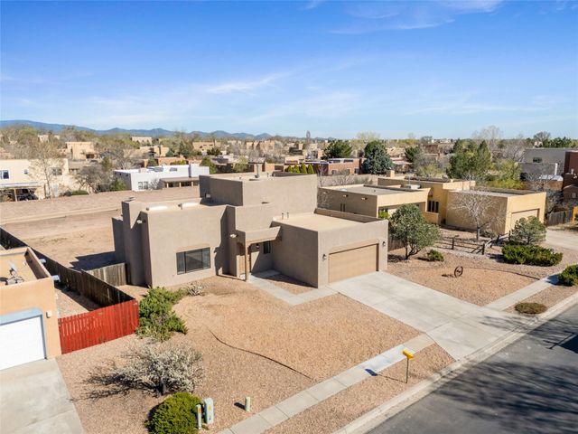 7485 Saratoga Lane, Santa Fe, NM 87507