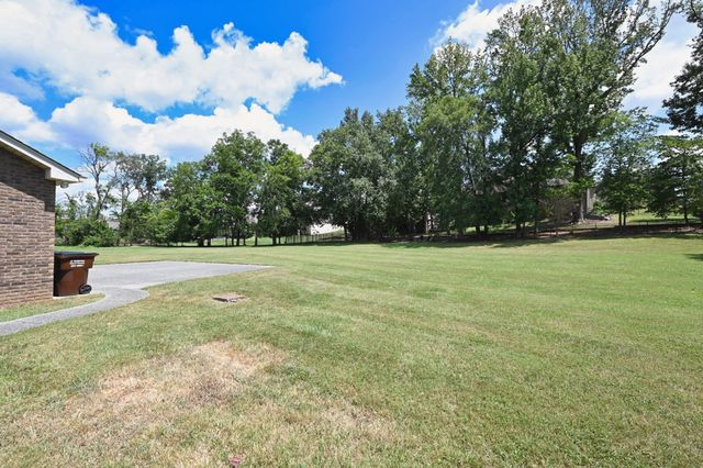 210 The Hollows Ct, Hendersonville, TN 37075