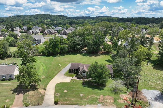 210 The Hollows Ct, Hendersonville, TN 37075