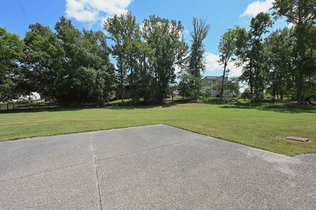 210 The Hollows Ct, Hendersonville, TN 37075