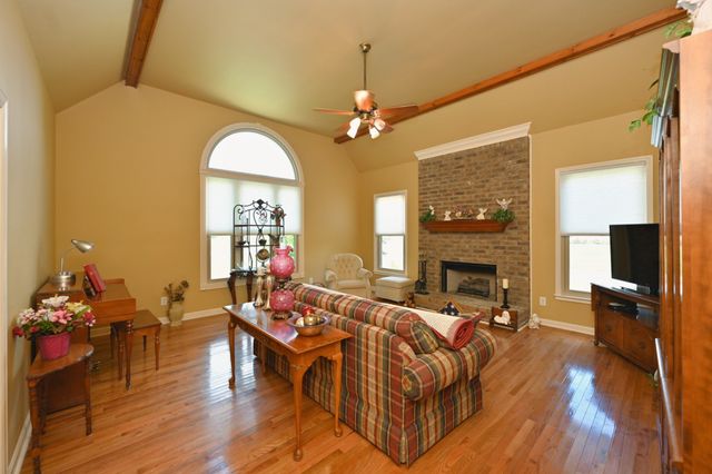 210 The Hollows Ct, Hendersonville, TN 37075