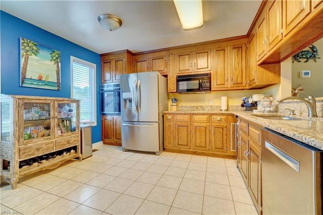 22 Sandie Point LN, Portsmouth, VA 23701