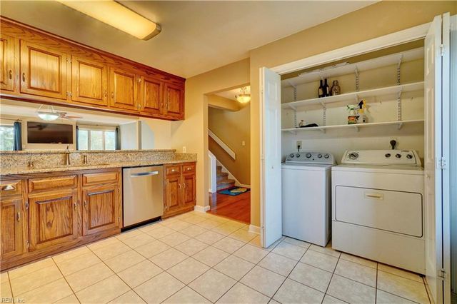 22 Sandie Point LN, Portsmouth, VA 23701