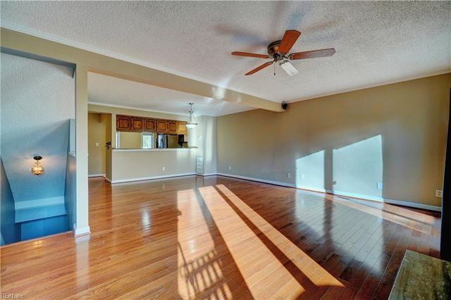 22 Sandie Point LN, Portsmouth, VA 23701