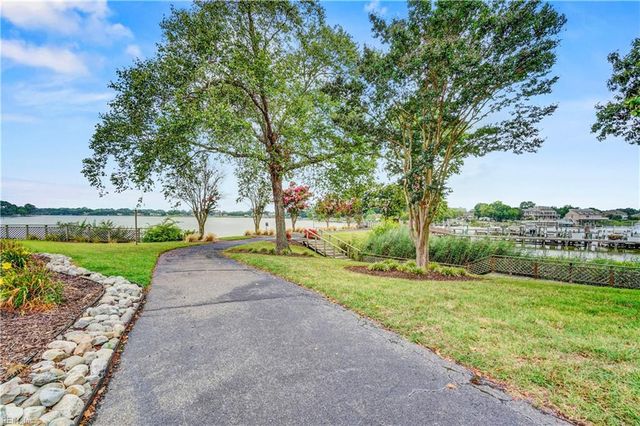 22 Sandie Point LN, Portsmouth, VA 23701