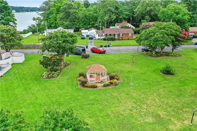 22 Sandie Point LN, Portsmouth, VA 23701