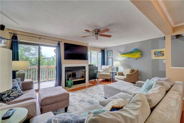 22 Sandie Point LN, Portsmouth, VA 23701