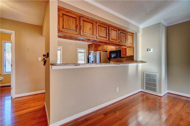 22 Sandie Point LN, Portsmouth, VA 23701