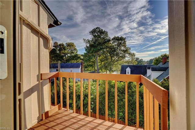 22 Sandie Point LN, Portsmouth, VA 23701