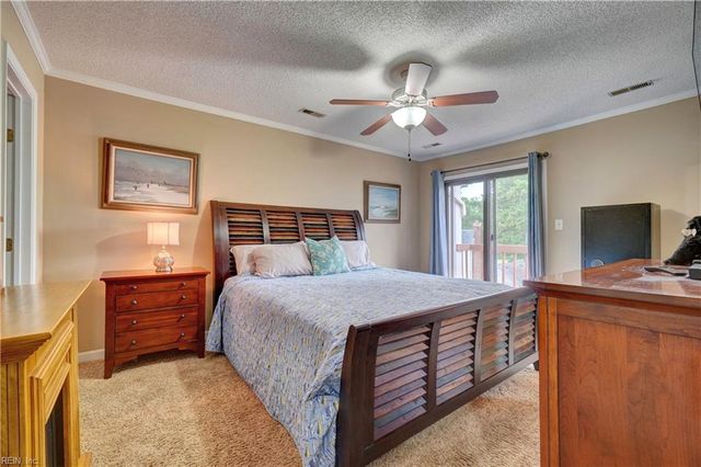 22 Sandie Point LN, Portsmouth, VA 23701