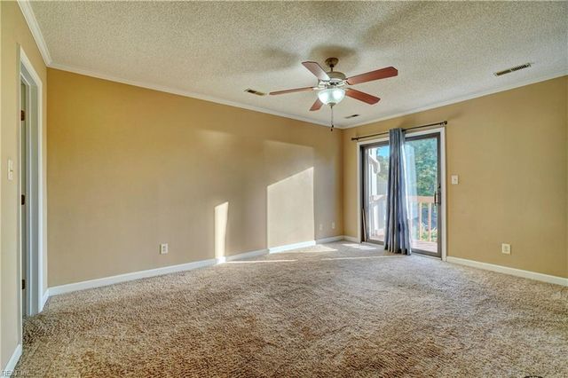 22 Sandie Point LN, Portsmouth, VA 23701