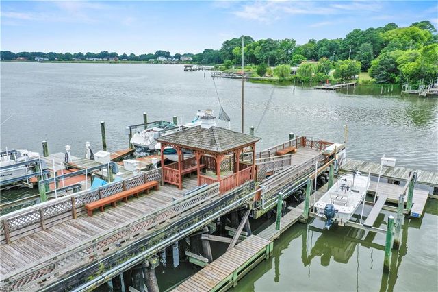 22 Sandie Point LN, Portsmouth, VA 23701