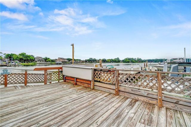 22 Sandie Point LN, Portsmouth, VA 23701