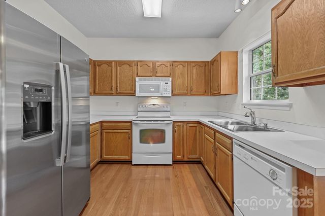 1656 Heather Glen Road, Kannapolis, NC 28081