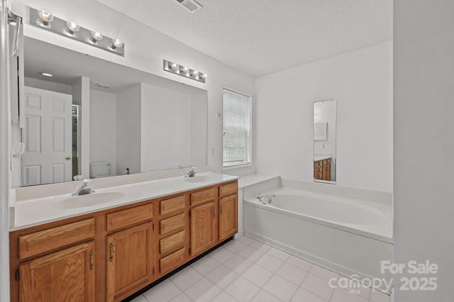 1656 Heather Glen Road, Kannapolis, NC 28081