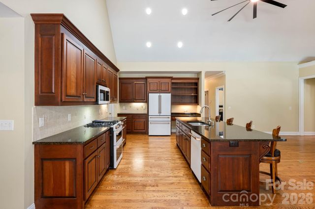 1851 29th Avenue Place NE, Hickory, NC 28601