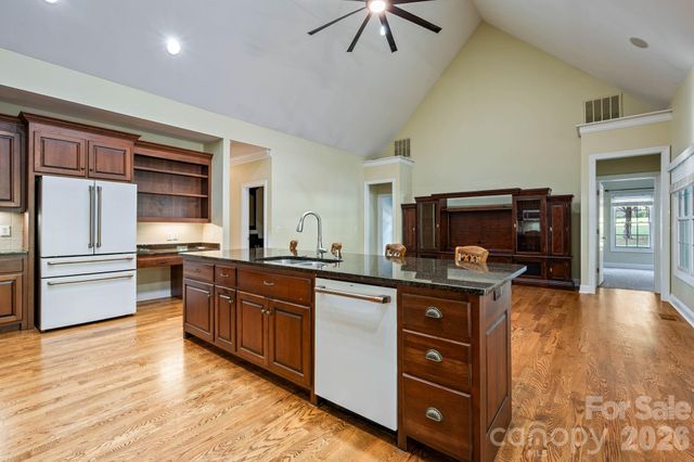 1851 29th Avenue Place NE, Hickory, NC 28601